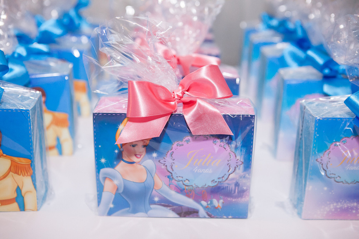 festa infantil , buffet Planeta kids, Tatuapé, aniversário de menina, Disney Cinderela , fotografo de festa infantil , família , 4 anos, fotos leão Studio, Flávio Leão , hora do parabéns , lu chocolates , bolos de luxo , lembrancinha de festa infantil 