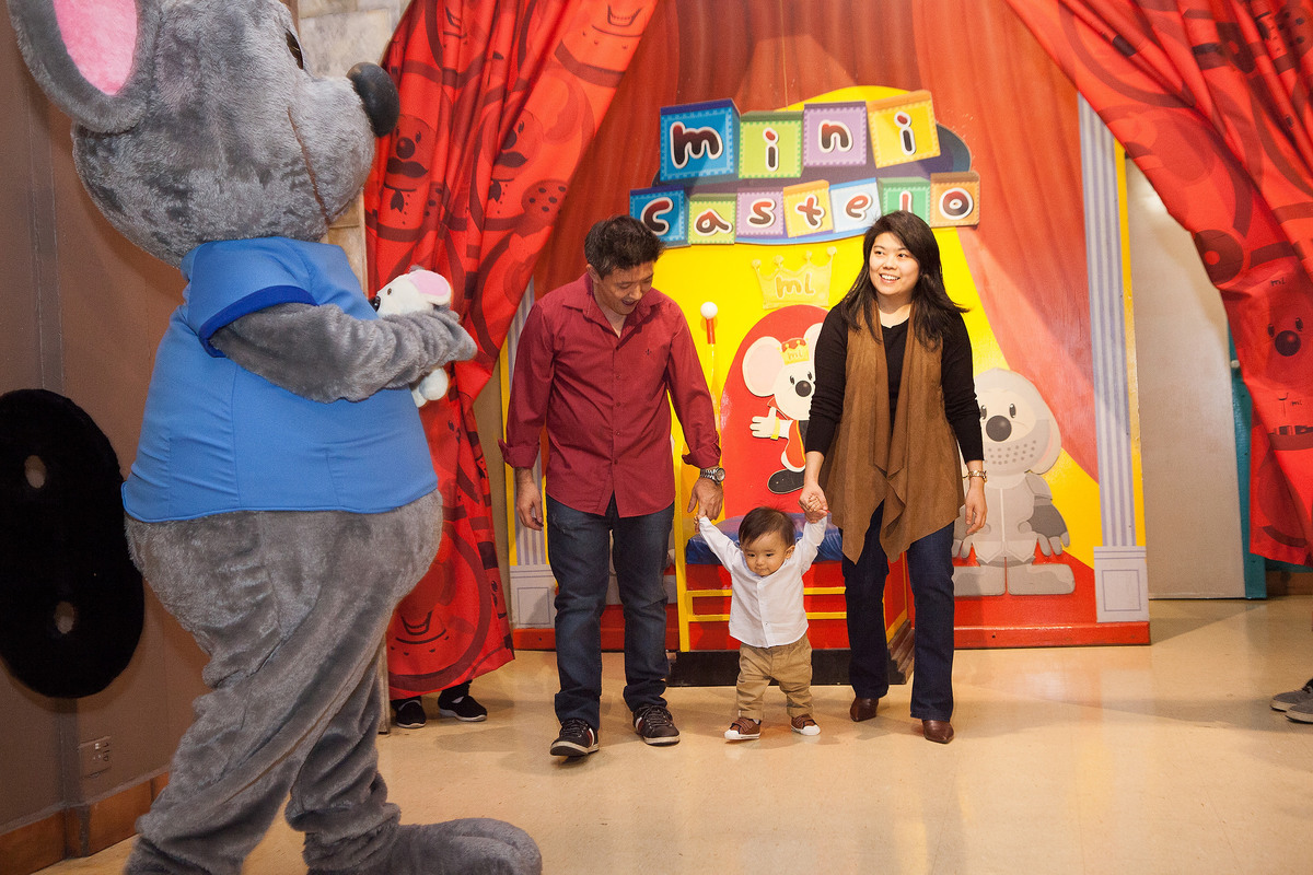 Festa de menino, aniversário de criança, 1 ano, buffet miniland, tatuapé, criança brincando, brinquedos educativos, hora do parabéns