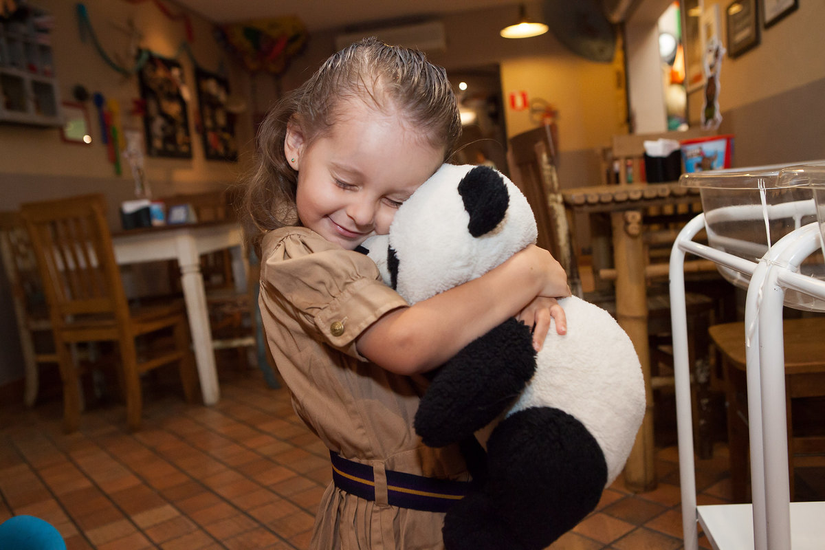 festa menina, buffet Miniland, aniversário de 4 anos, festa divertida, tatuapé, brinquedos educativos , menina feliz , veterinaria , urso panda