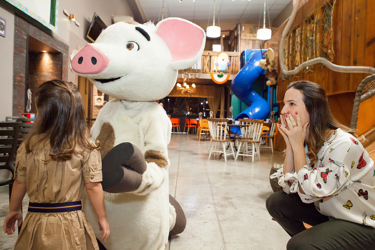 festa menina, buffet Miniland, aniversário de 4 anos, festa divertida, tatuapé, brinquedos educativos , menina feliz , moana, disney, fabrika de ilusoes