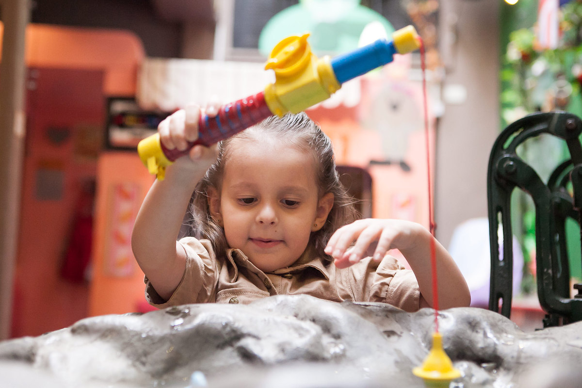 festa menina, buffet Miniland, aniversário de 4 anos, festa divertida, tatuapé, brinquedos educativos , menina feliz , 