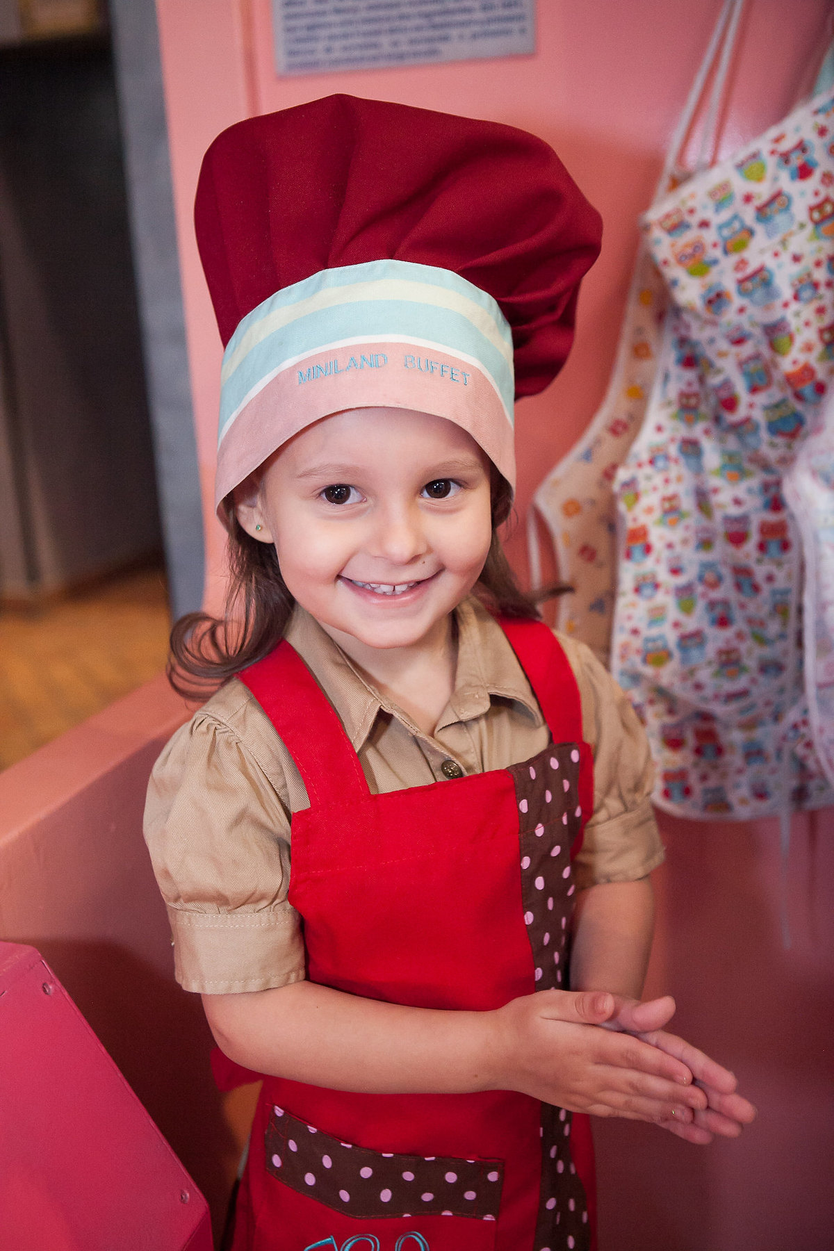 festa menina, buffet Miniland, aniversário de 4 anos, festa divertida, tatuapé, brinquedos educativos , menina feliz , 