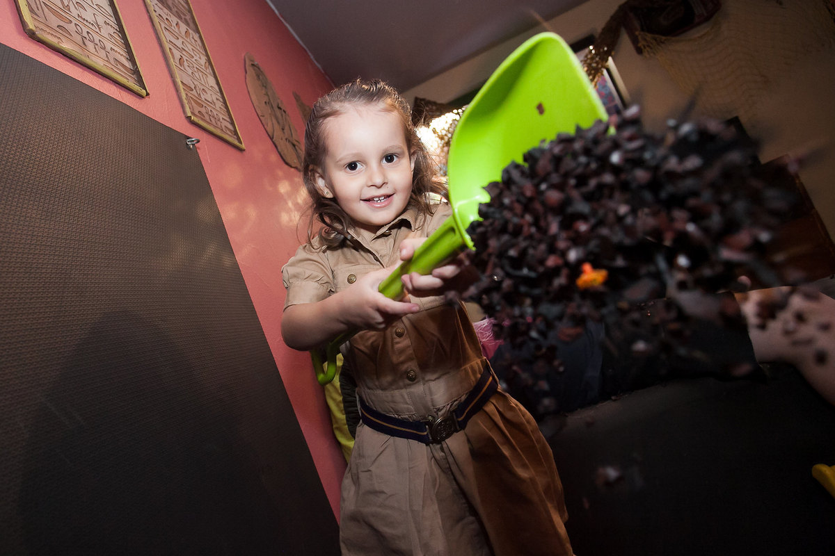 festa menina, buffet Miniland, aniversário de 4 anos, festa divertida, tatuapé, brinquedos educativos , menina feliz , 