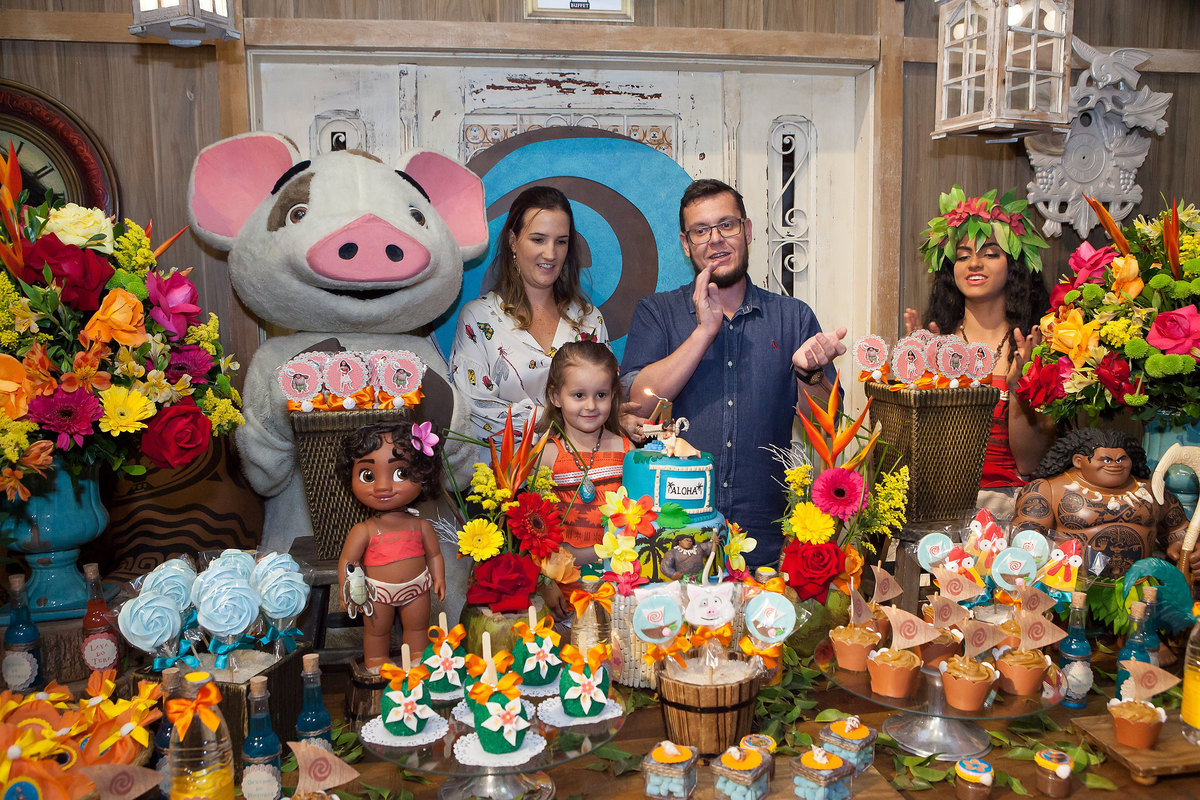 festa menina, buffet Miniland, aniversário de 4 anos, festa divertida, tatuapé, brinquedos educativos , menina feliz , hora do parabéns