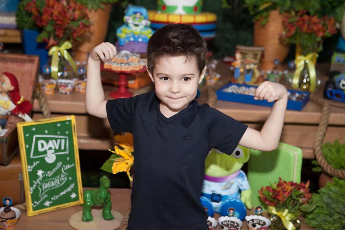 festa de aniversário em buffet infantil , planeta kids , são paulo, tatuapé, 5 anos, fotografo de festa infantil, fotografo de criança, 5 anos, tema toy story, decoração vivo desejo , leão studio, flávio leão