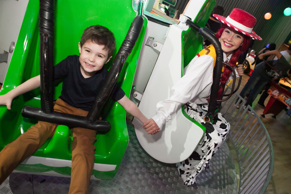 festa de aniversário em buffet infantil , planeta kids , são paulo, tatuapé, 5 anos, fotografo de festa infantil, fotografo de criança, 5 anos, tema toy story, decoração vivo desejo , leão studio, flávio leão