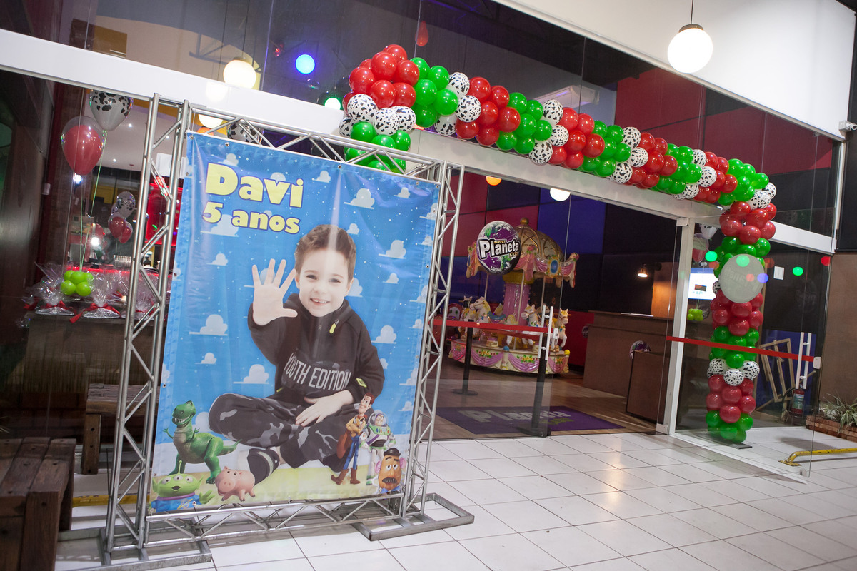 festa de aniversário em buffet infantil , planeta kids , são paulo, tatuapé, 5 anos, fotografo de festa infantil, fotografo de criança, 5 anos, tema toy story, decoração vivo desejo , leão studio, flávio leão
