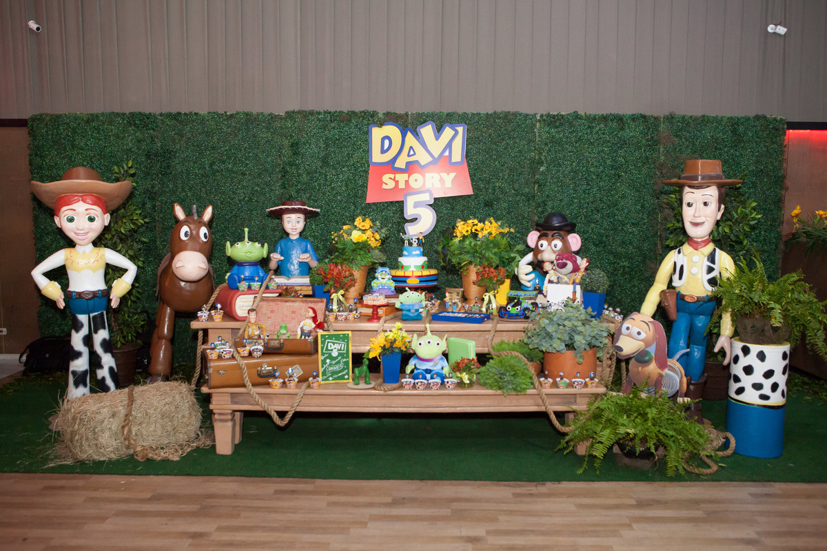 festa de aniversário em buffet infantil , planeta kids , são paulo, tatuapé, 5 anos, fotografo de festa infantil, fotografo de criança, 5 anos, tema toy story, decoração vivo desejo , leão studio, flávio leão