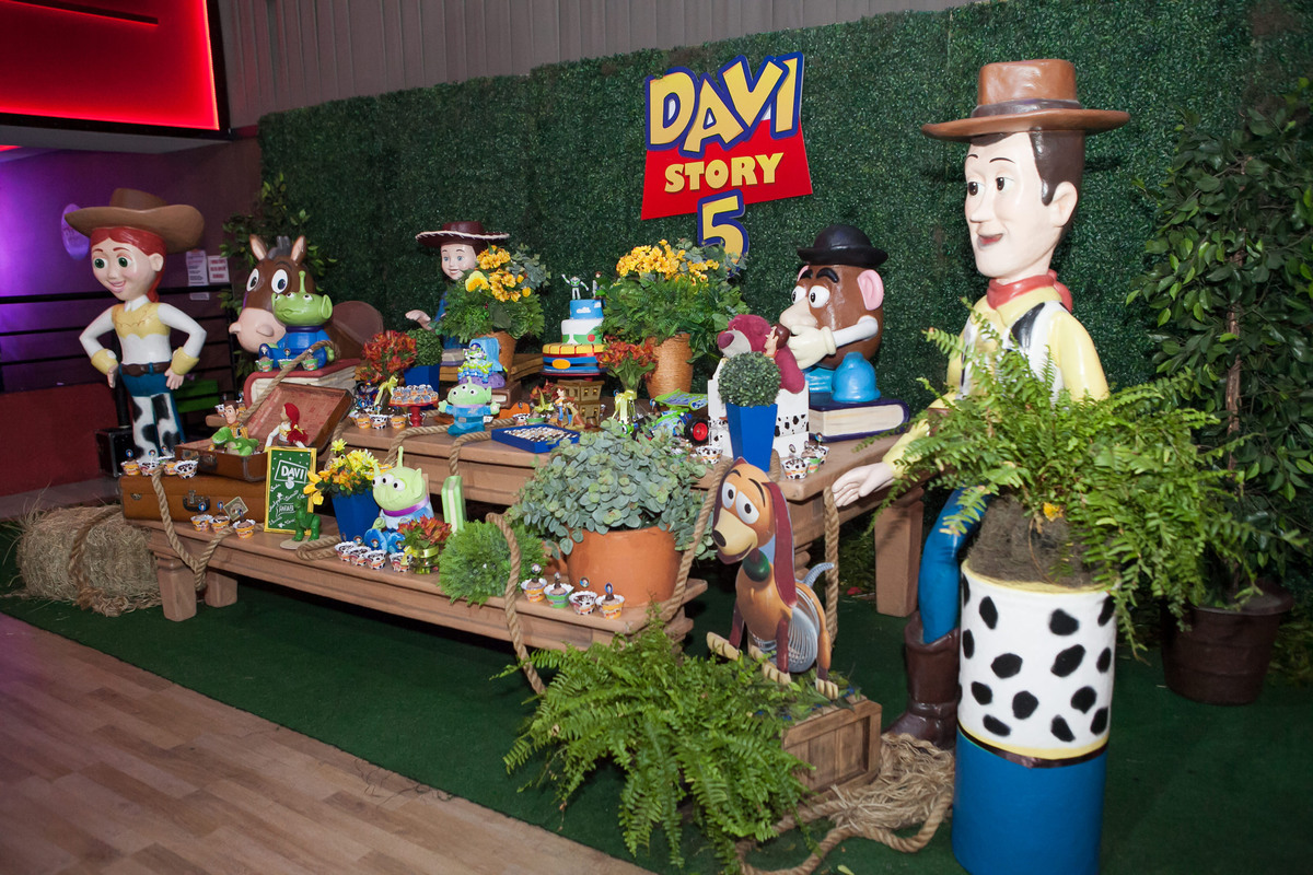 festa de aniversário em buffet infantil , planeta kids , são paulo, tatuapé, 5 anos, fotografo de festa infantil, fotografo de criança, 5 anos, tema toy story, decoração vivo desejo , leão studio, flávio leão