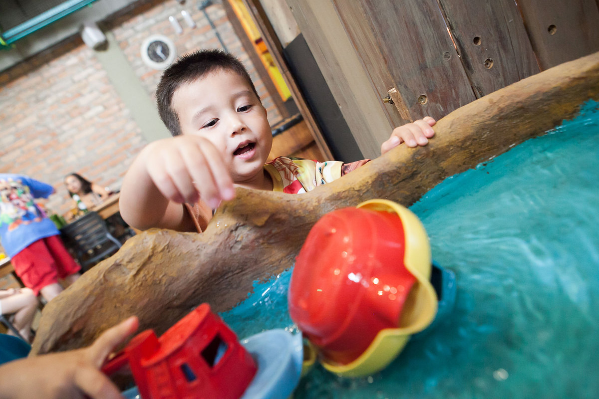 festa infantil, aniversário de menino 4 anos, tema mario bros, Buffet Miniland Pinheiros , brinquedos educativos , leão studio, flávio leão fotografo