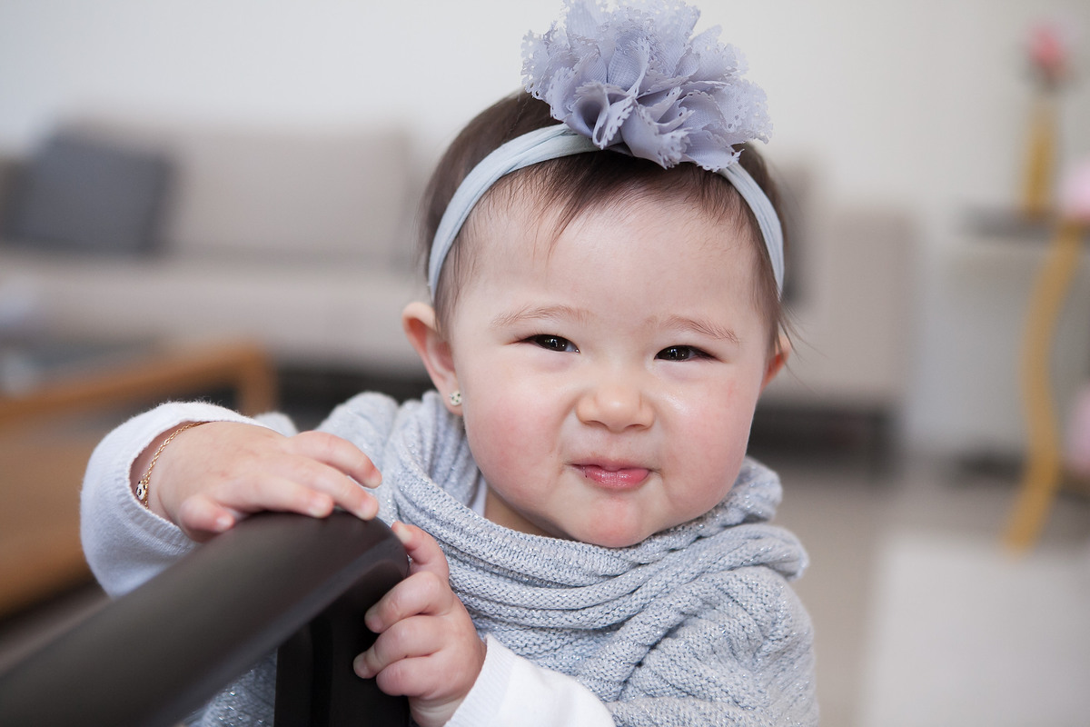 festa infantil, menina fazendo aniversário de 1 ano, festa em casa, colônia japonesa, tema jardim, familai comemorando 1 ano, barbara, filha, criança feliz, sorrindo