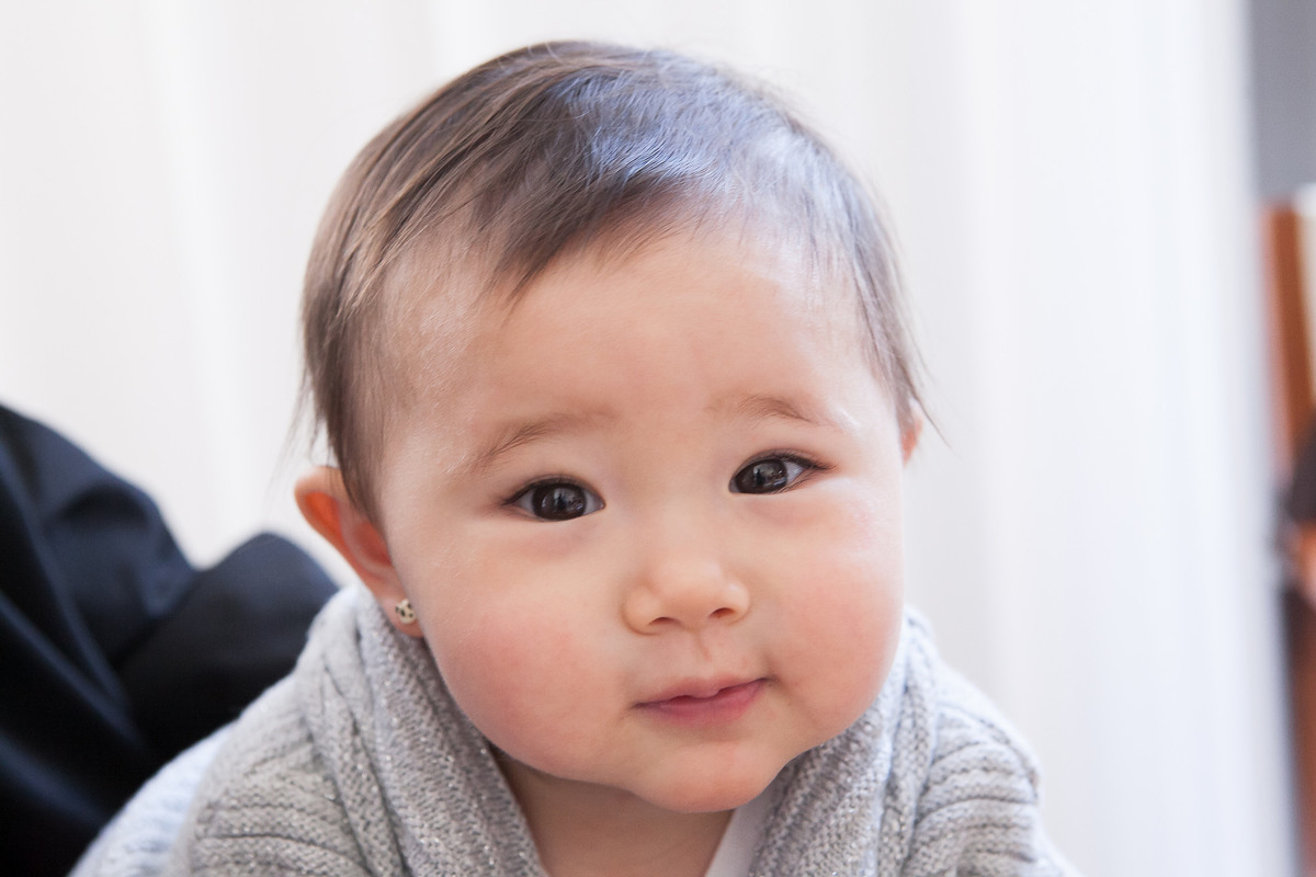festa infantil, menina fazendo aniversário de 1 ano, festa em casa, colônia japonesa, tema jardim, familai comemorando 1 ano, barbara, filha, criança feliz, sorrindo