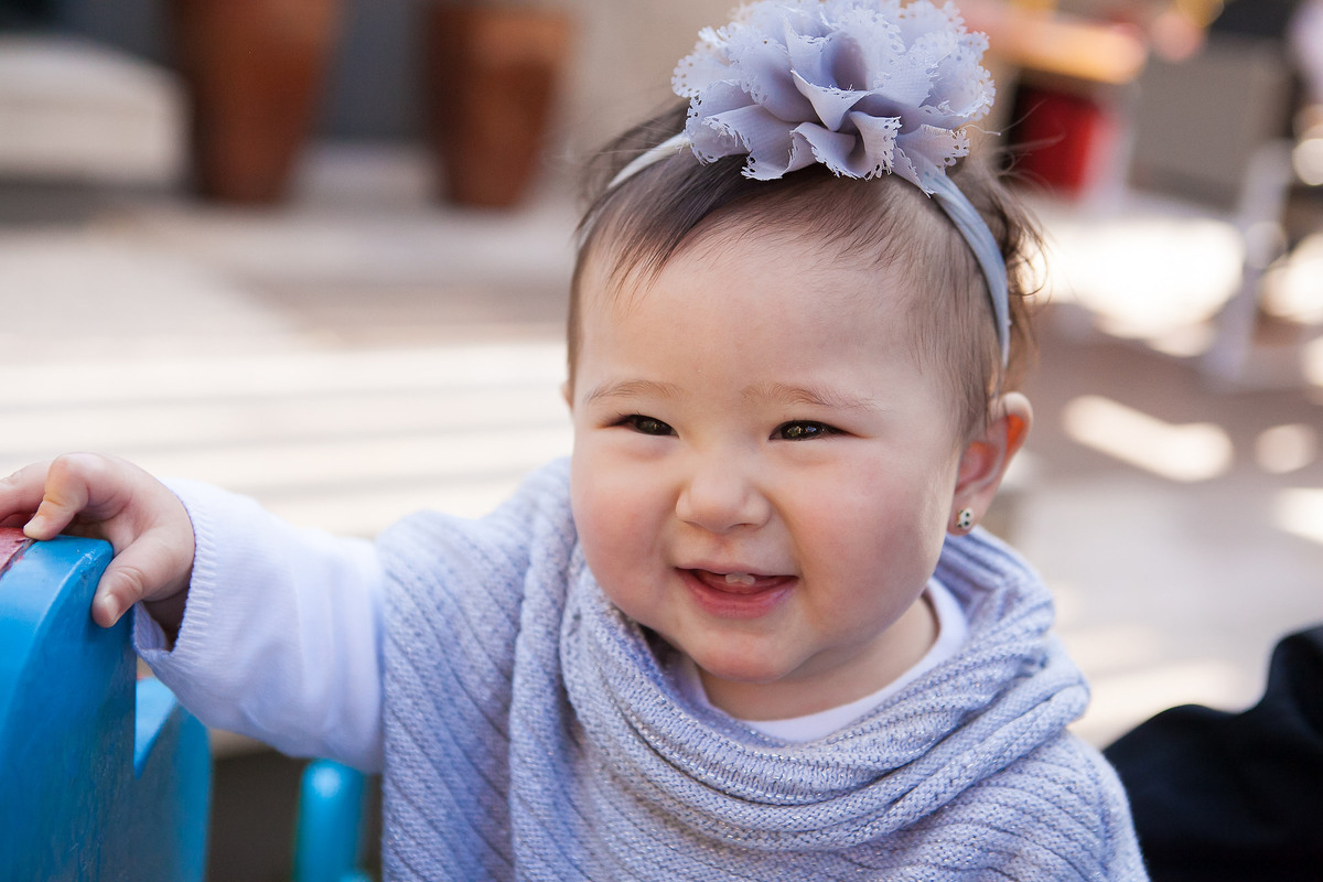 festa infantil, menina fazendo aniversário de 1 ano, festa em casa, colônia japonesa, tema jardim, familai comemorando 1 ano, barbara, filha, criança feliz, sorrindo, playground