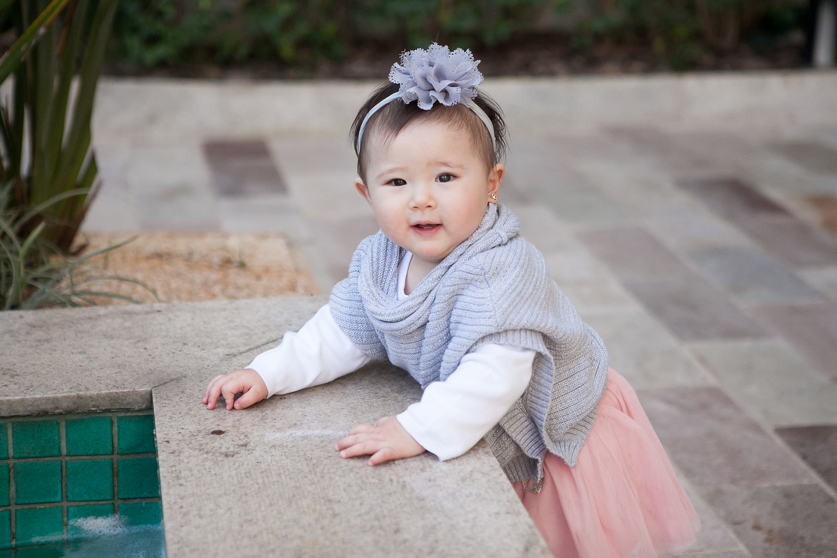 festa infantil, menina fazendo aniversário de 1 ano, festa em casa, colônia japonesa, tema jardim, familai comemorando 1 ano, barbara, filha, criança feliz, sorrindo, playground