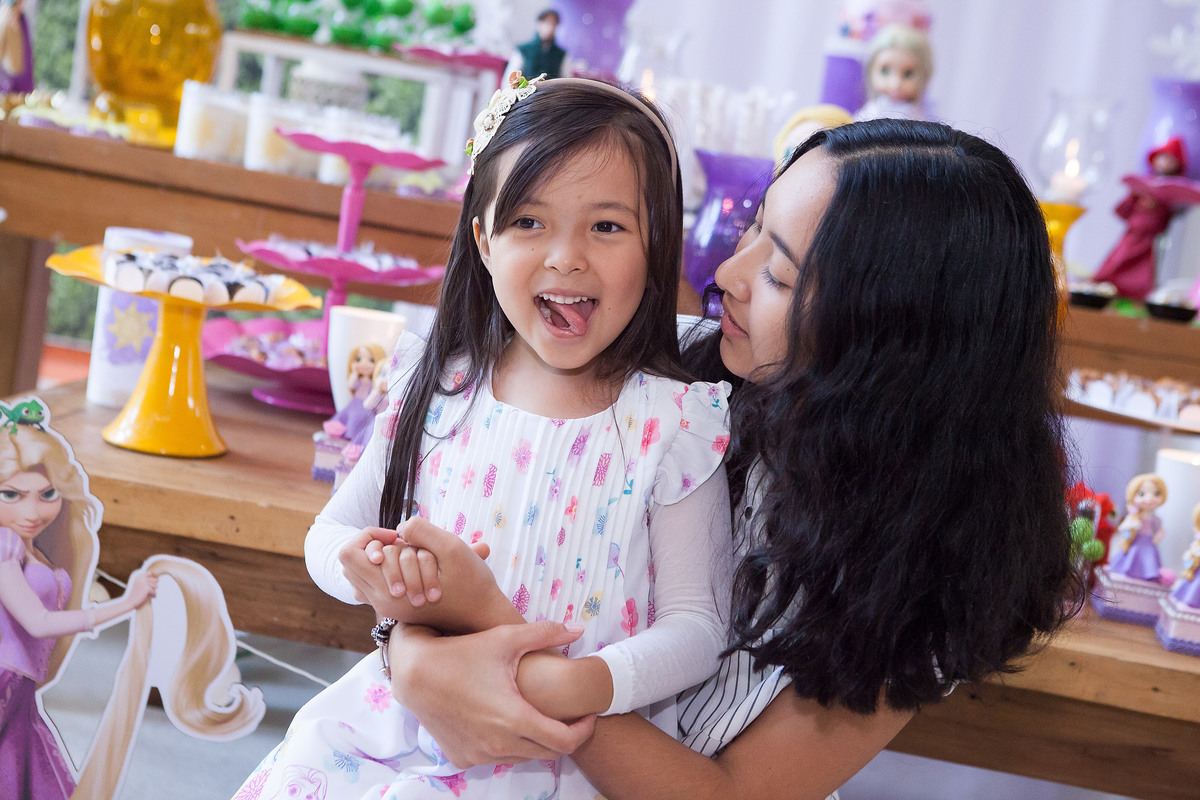 festa infantil, aniversário de menina, 5 anos, buffet kidbeeruta , santo andré, fotografo de festa infantil, fotografia de criança, leão studio, flávio leão, buffet infantil , tema de festa enrolados , disney party , brinquedos educativos