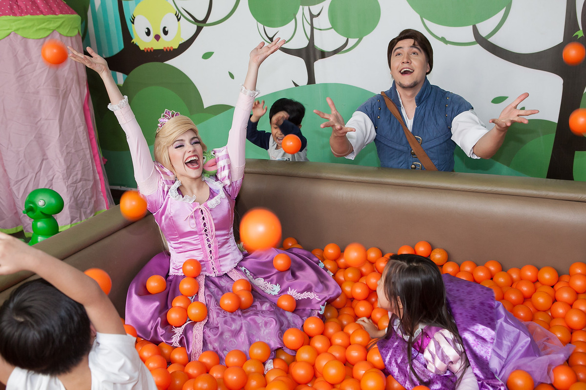 festa infantil, aniversário de menina, 5 anos, buffet kidbeeruta , santo andré, fotografo de festa infantil, fotografia de criança, leão studio, flávio leão, buffet infantil , tema de festa enrolados , disney party , cia de teatro arennoz