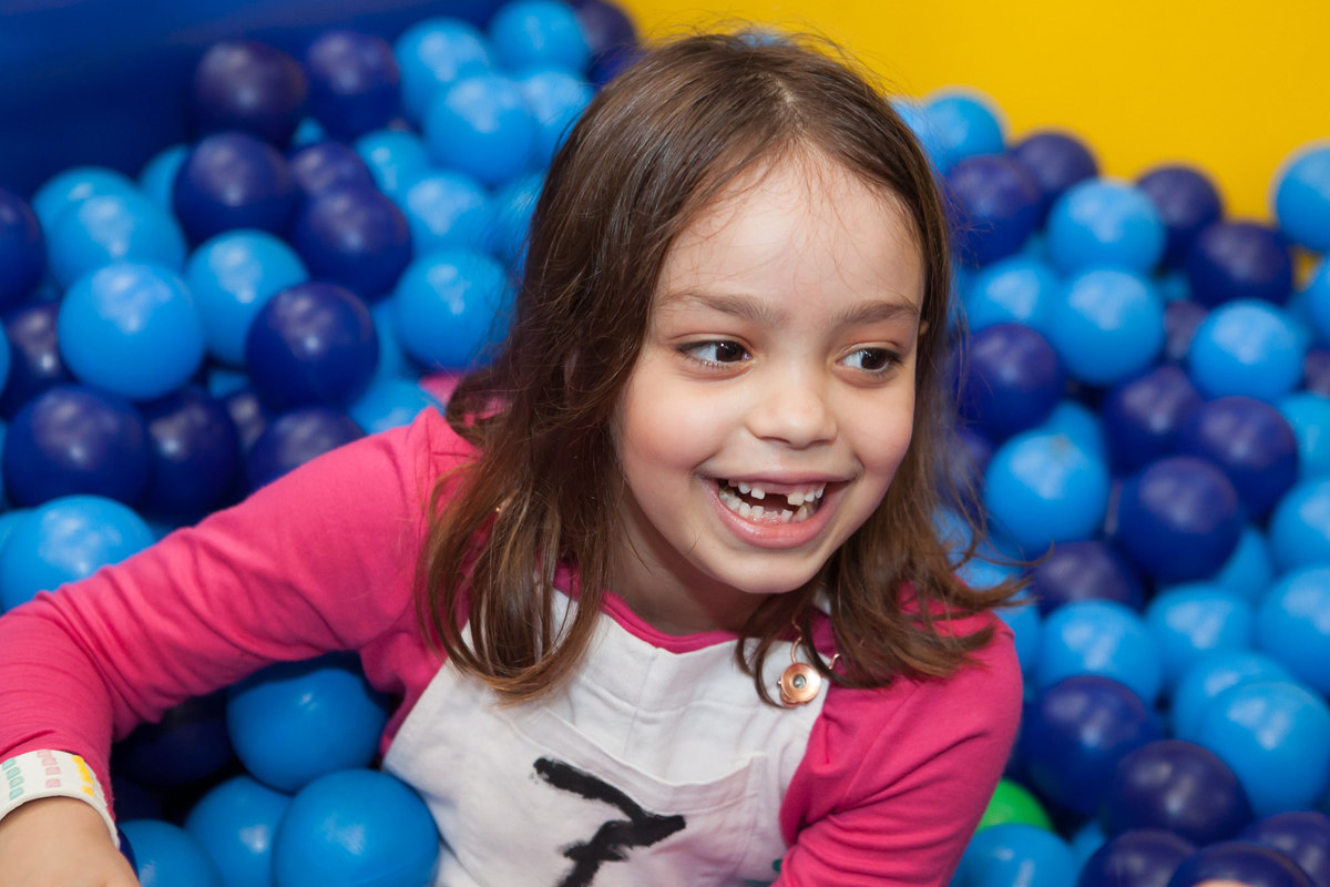 festa de menina, aniversário de 7 anos, espaço buticabeira, comemorando aniversário, festa infantil, fotógrafo de festa infantil, fotografia de criança, leão studio, estúdio fotográfico na mooca, flávio leão, família comemorando aniversário,