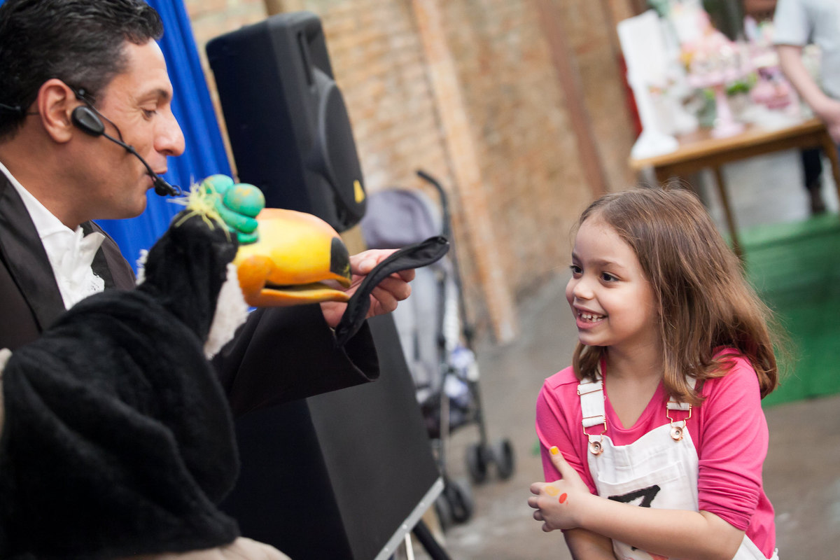 festa de menina, aniversário de 7 anos, espaço buticabeira, comemorando aniversário, festa infantil, fotógrafo de festa infantil, fotografia de criança, leão studio, estúdio fotográfico na mooca, flávio leão, família comemorando aniversário, mágica