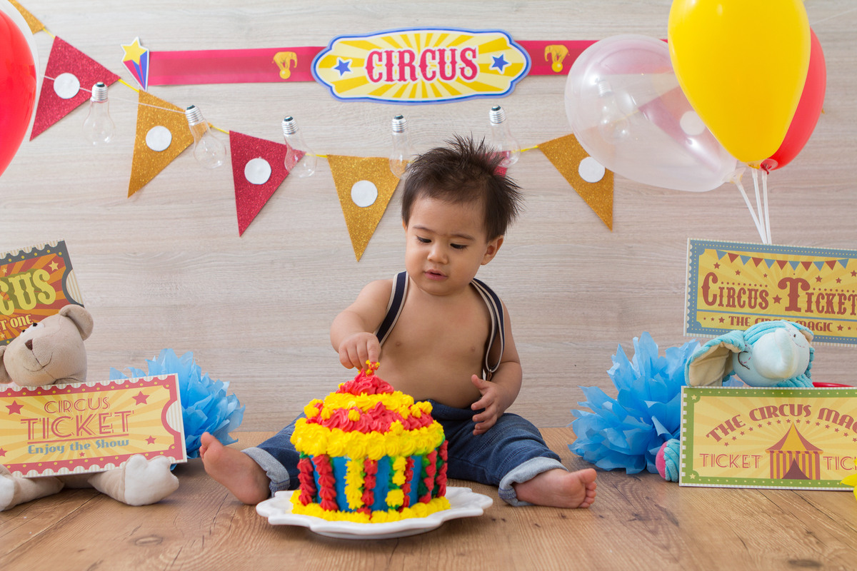 ensaio fotografico para bebê, smash the cake circo, estúdio na mooca
foto de criança, foto de criança circo, criança mexendo no bolo, criança esmagando bolo, bolo formato de circo