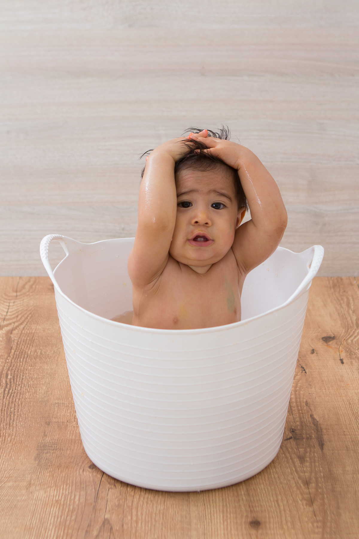 formato de circo, criança com bolo no rosto, ensaio de menino, smash the cake menino, banho no ensaio fotografico