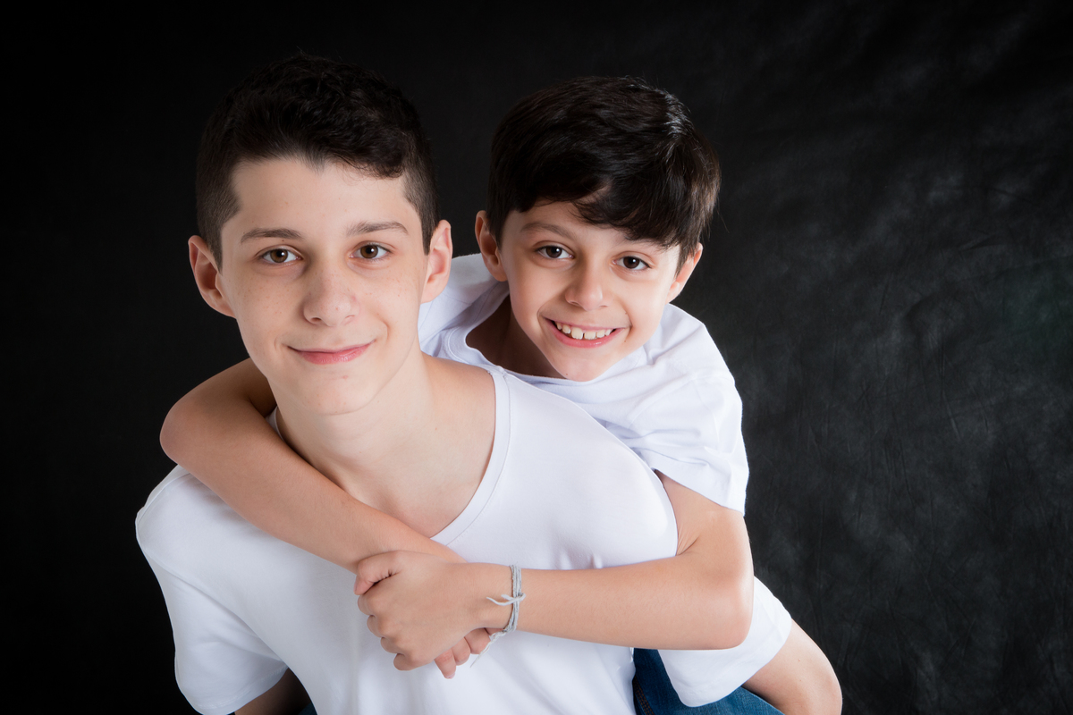 Retrato de familia, fotografia de familia, fotografia pai, mãe e filhos, fotografia de familia, estudio mooca, estudio fotografico mooca, estudio fotografico tatuape, estúdio fotografico ipiranga, estúdio fotográfico anália franco