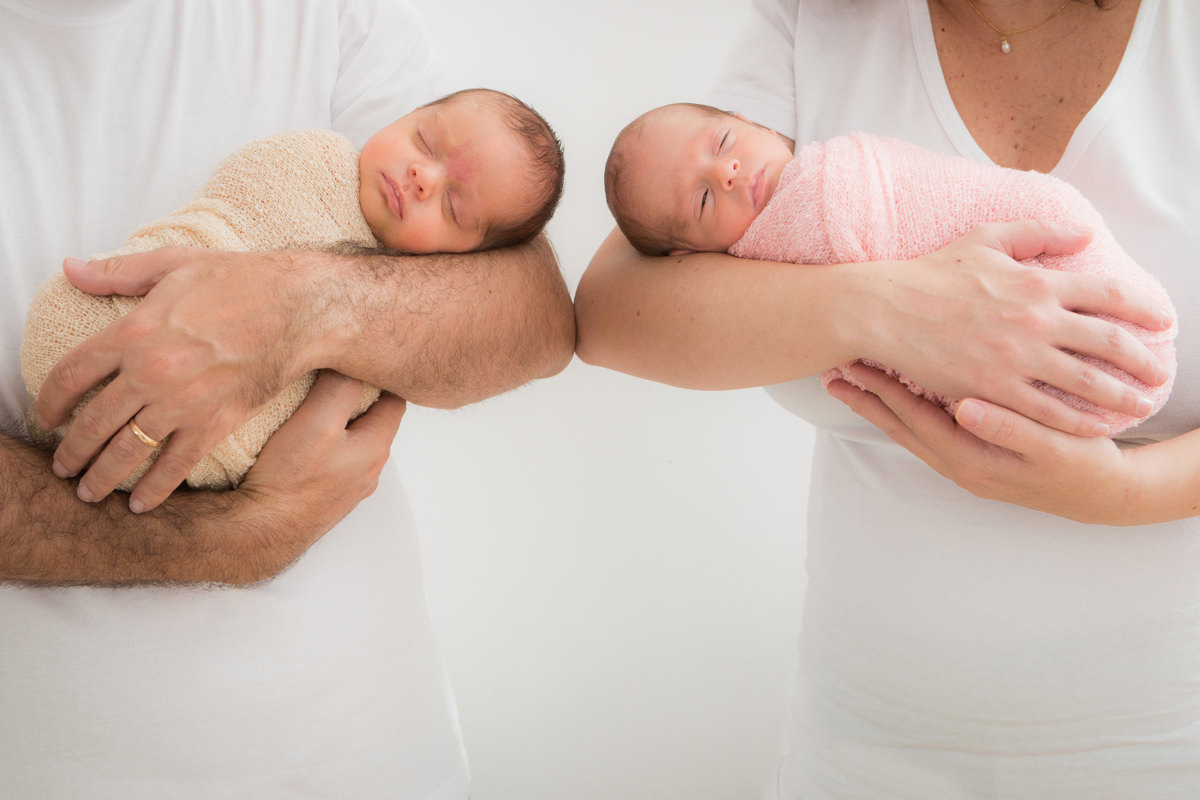 ensaio newborn, ensaio newborn de gêmeas, ensaio fotografico de bebês, fotografia de bebês, foto newborn, fotografo de bebê, estúdio fotografico  mooca, mãe de primeira viagem, leão studio, leaostudio