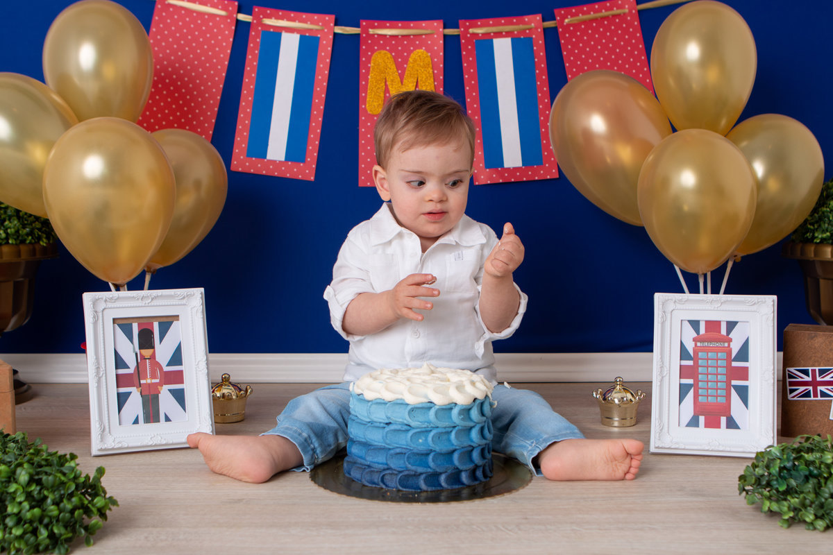 ensaio de criança, ensaio smash the cake, ensaio fotografico smash the cake, fotografia de criança, fotografia com cenário, fotografia de menino, foto de bebê com cenário, soldadinho de chumbo, fotografia de bebê com síndrome de down