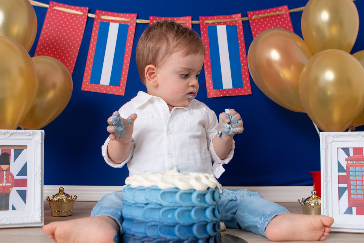 ensaio de criança, ensaio smash the cake, ensaio fotografico smash the cake, fotografia de criança, fotografia com cenário, fotografia de menino, foto de bebê com cenário, soldadinho de chumbo, fotografia de bebê com síndrome de down