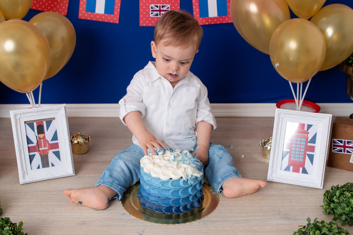 ensaio de criança, ensaio smash the cake, ensaio fotografico smash the cake, fotografia de criança, fotografia com cenário, fotografia de menino, foto de bebê com cenário, soldadinho de chumbo, fotografia de bebê com síndrome de down