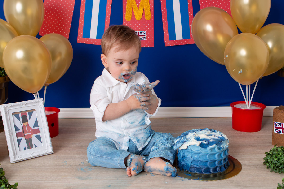 ensaio de criança, ensaio smash the cake, ensaio fotografico smash the cake, fotografia de criança, fotografia com cenário, fotografia de menino, foto de bebê com cenário, soldadinho de chumbo, fotografia de bebê com síndrome de down