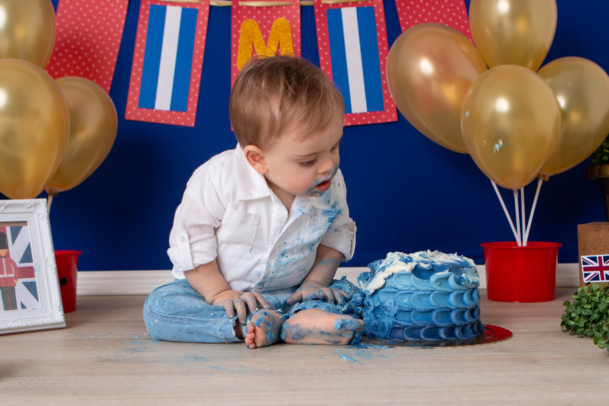 ensaio de criança, ensaio smash the cake, ensaio fotografico smash the cake, fotografia de criança, fotografia com cenário, fotografia de menino, foto de bebê com cenário, soldadinho de chumbo, fotografia de bebê com síndrome de down