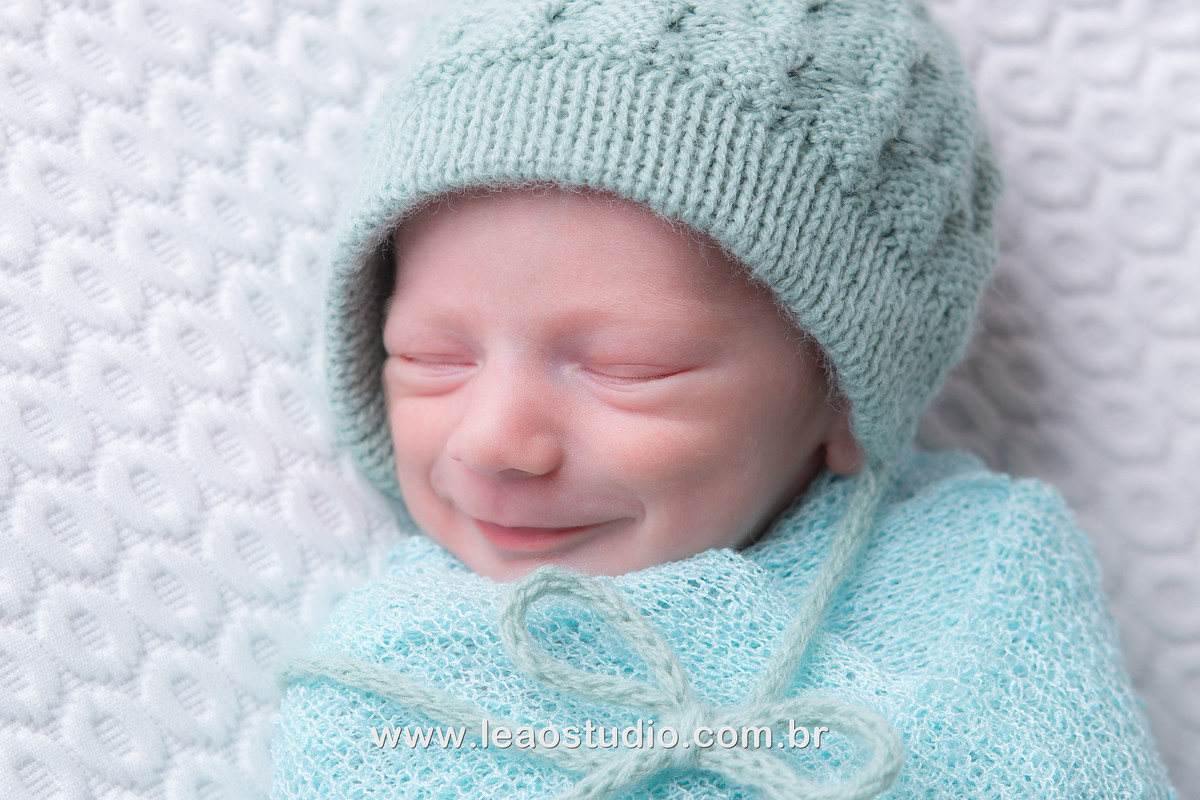 newborn sorrindo, bebê recem nascido, fotografia de bebê dormindo, fotografia newborn com Yoda, ensaio fotografico newborn, newborn pics, newborn posing, sitter session, new mommy, mamae de primeira viagem, mãe coruja, gravidez, gestante, baby on the way