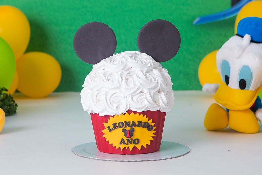 Ensaio de fotografico para comemorar 1 ano, tema a casa do mickey, festa diferente para crianças de 1 ano, ensaio smash the cake