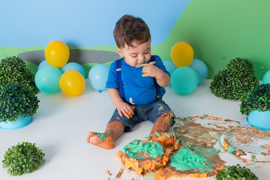 ensaio fotográfico de 1 ano, smash the cake, com tema peppa pig, festa diferente no estúdio, comemoração de 1 ano, cenário peppa pig, bolo de aniversário, cake, estúdio fotográfico na mooca, 