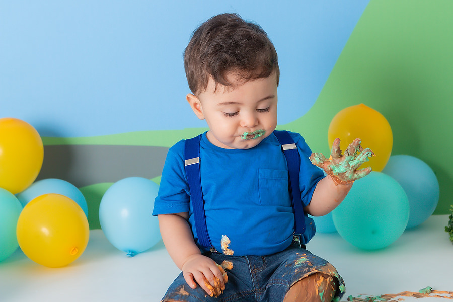 ensaio fotográfico de 1 ano, smash the cake, com tema peppa pig, festa diferente no estúdio, comemoração de 1 ano, cenário peppa pig, bolo de aniversário, cake, estúdio fotográfico na mooca, 