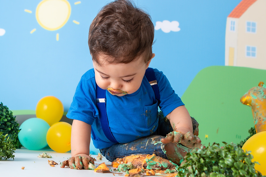 ensaio fotográfico de 1 ano, smash the cake, com tema peppa pig, festa diferente no estúdio, comemoração de 1 ano, cenário peppa pig, bolo de aniversário, cake, estúdio fotográfico na mooca, 