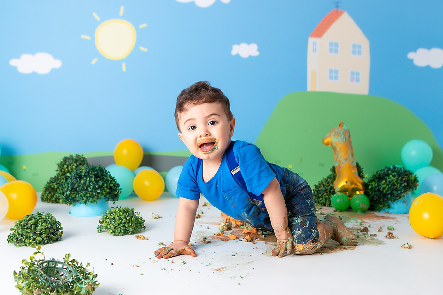 ensaio fotográfico de 1 ano, smash the cake, com tema peppa pig, festa diferente no estúdio, comemoração de 1 ano, cenário peppa pig, bolo de aniversário, cake, estúdio fotográfico na mooca, 