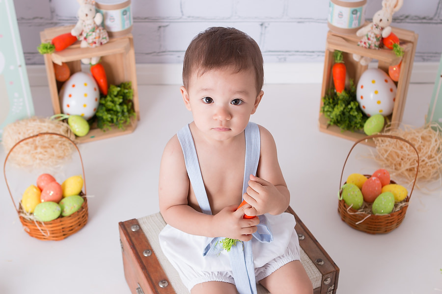 Ensaio de Criança temático de Páscoa , cenário de páscoa, ovo de chocolate, coelhinho da páscoa, quadros decorativos, clima de páscoa, ensaio de criança , fotografia de criança, fotografia de bebes, estudio fotografico na mooca, Leao studio, Flavio Leao