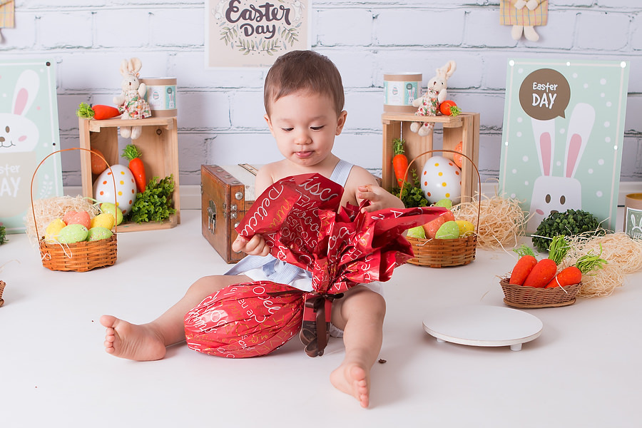 Ensaio de Criança temático de Páscoa , cenário de páscoa, ovo de chocolate, coelhinho da páscoa, quadros decorativos, clima de páscoa, ensaio de criança , fotografia de criança, fotografia de bebes, estudio fotografico na mooca, Leao studio, Flavio Leao