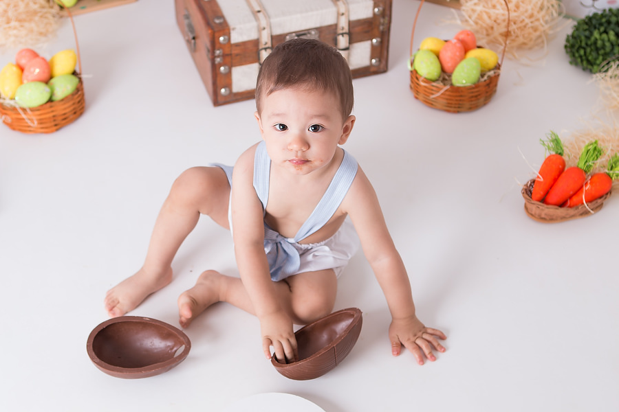 Ensaio de Criança temático de Páscoa , cenário de páscoa, ovo de chocolate, coelhinho da páscoa, quadros decorativos, clima de páscoa, ensaio de criança , fotografia de criança, fotografia de bebes, estudio fotografico na mooca, Leao studio, Flavio Leao