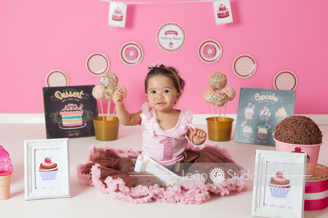 Ensaio smash the cake, esmagando o bolo, ensaio de 1 ano, festa de 1 ano, festa diferente, aniversário de 1 ano, comemorando 1 ano, fotografo de criança, fotografia de bebe, ideia de festa de 1 ano, festa de menina, leao studio, flavio leao, mooca