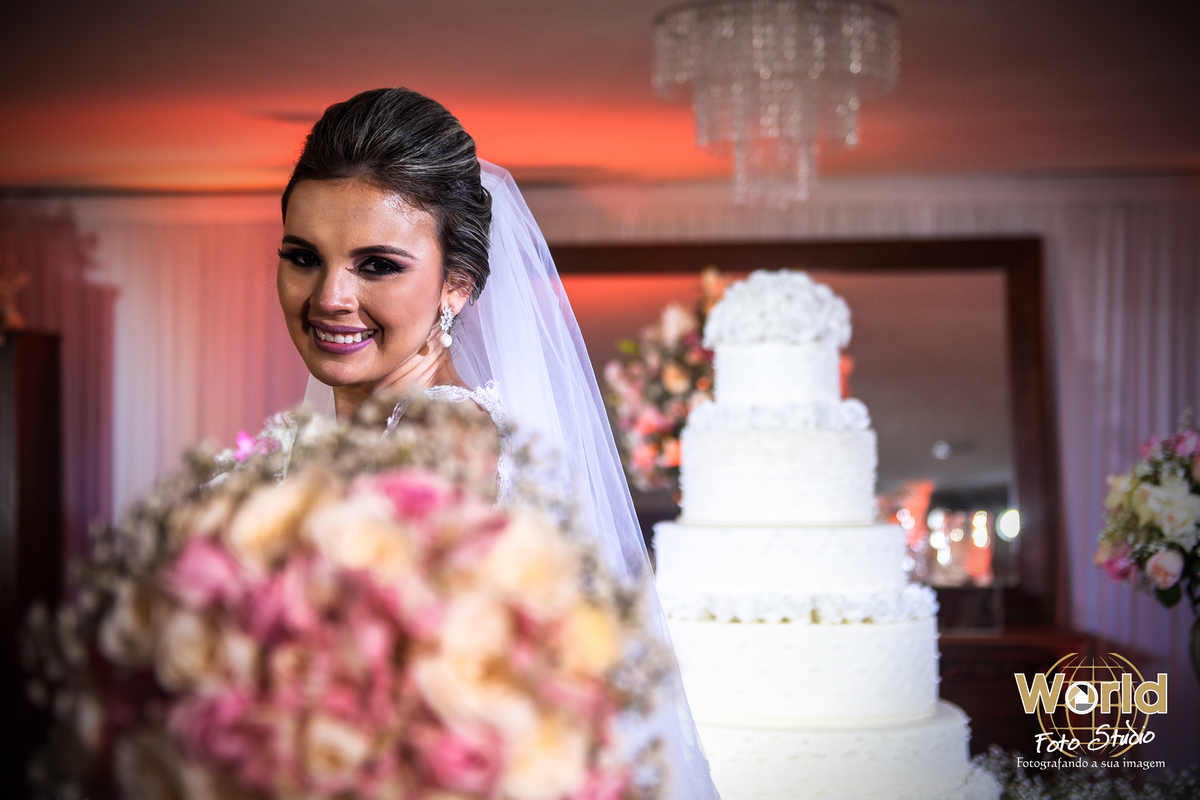 Linda noiva no buffet salandas