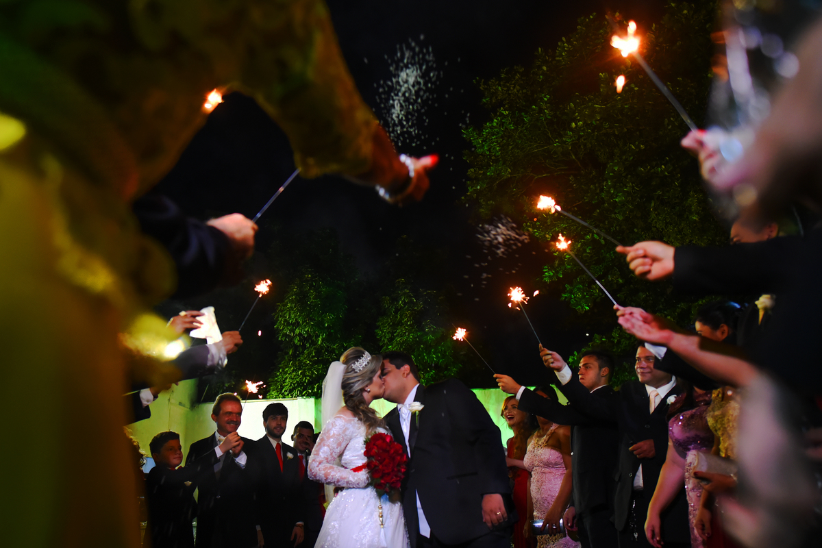 Casal de noivos apaixonados fortaleza