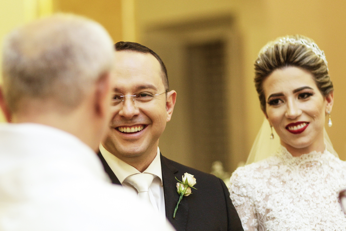 casal de noivos na igreja em fortaleza