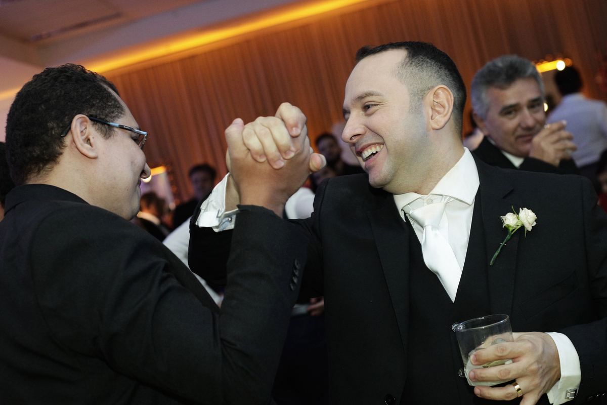 Noivo e amigo em fortaleza