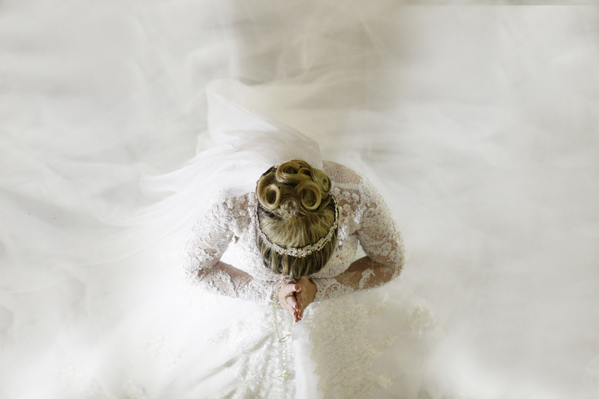 Noiva antes da entrada na igreja