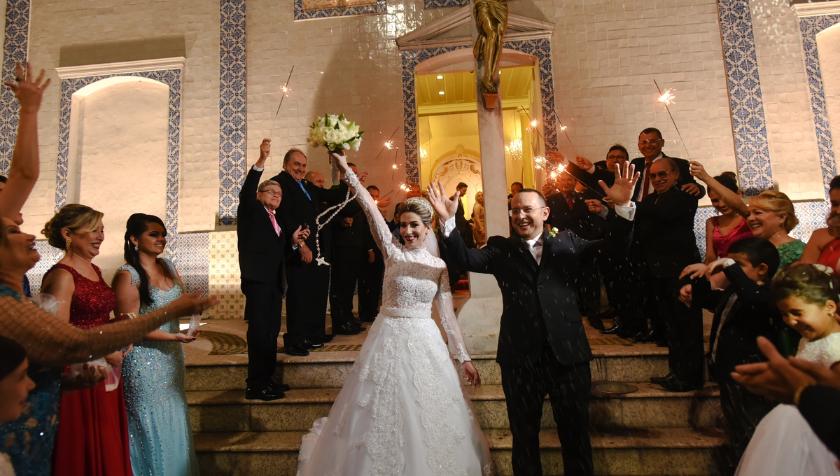 Saida dos noivos da igreja