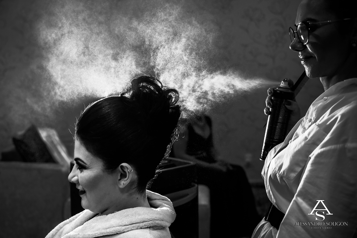 Linda noiva se arrumando no salão em fortaleza