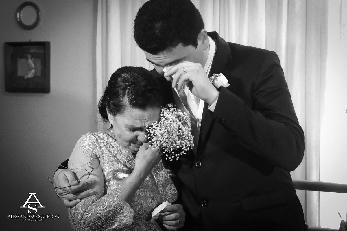 Emoção do noivo em fortaleza