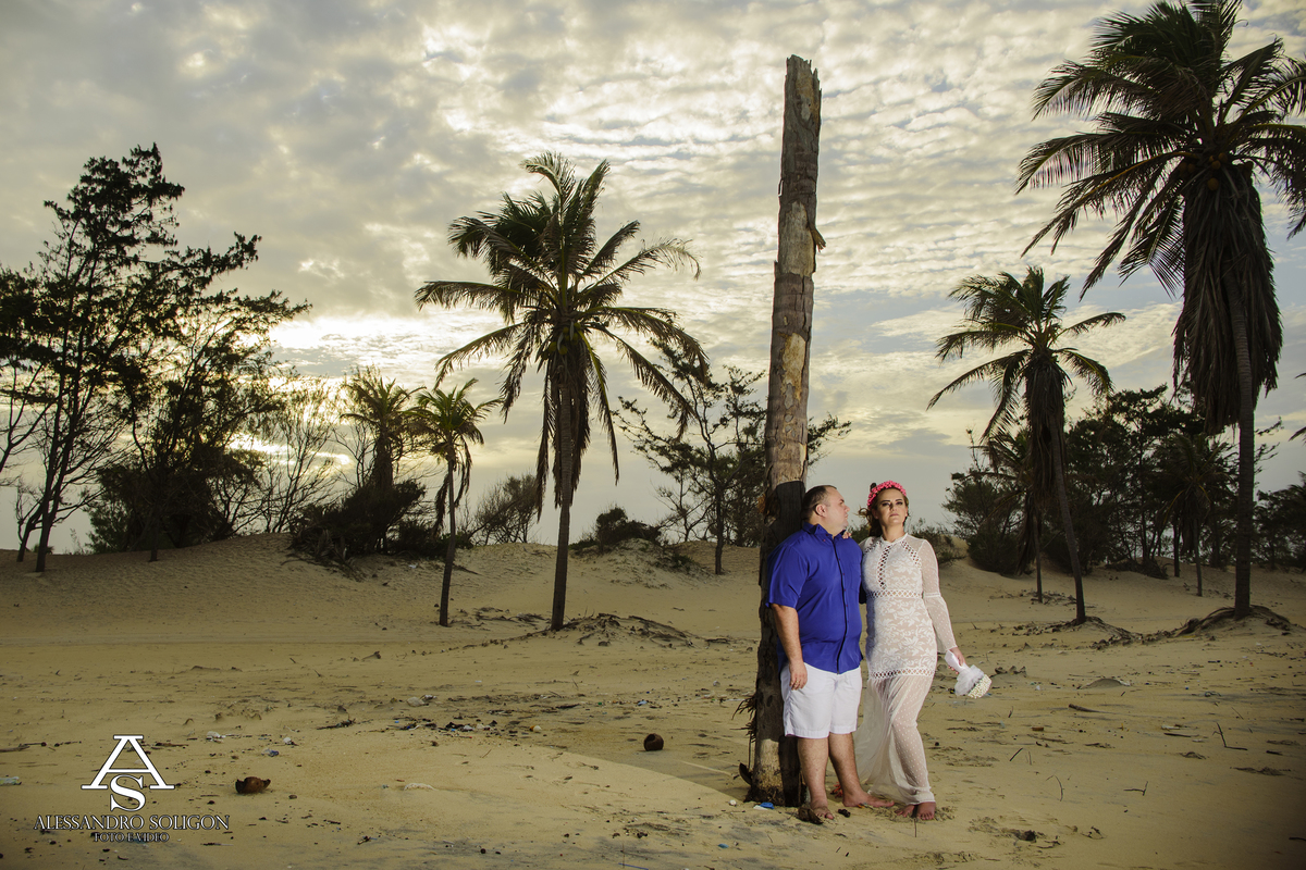 Lindo casal na praia